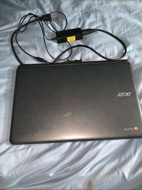 Acer Chromebook Laptop in gray with Charger